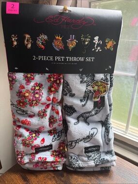 Ed Hardy White Floral & White Tiger Pet Throw Set